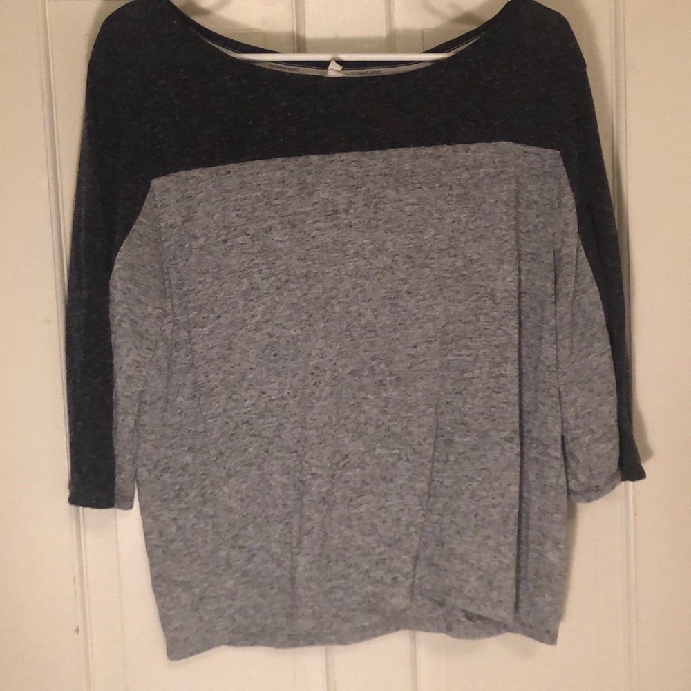 Scoop neck 3/4 sleeve top.